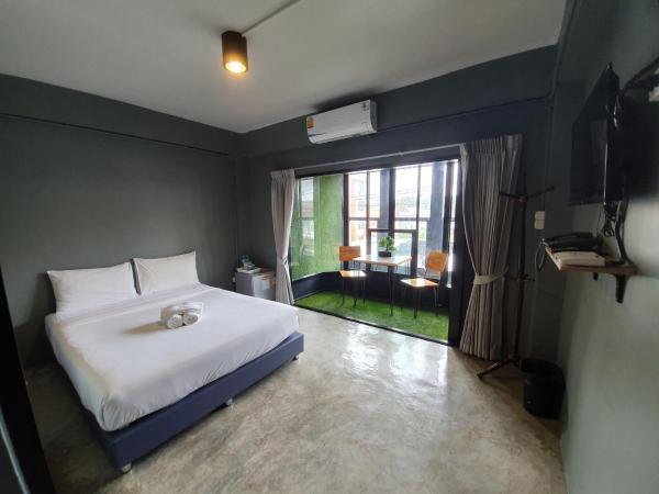 Sleep Airport Chiang Mai : photo 6 de la chambre chambre lit queen-size avec balcon