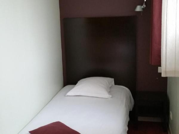 Hotel Canal Aigues Mortes : photo 1 de la chambre chambre triple « suez »