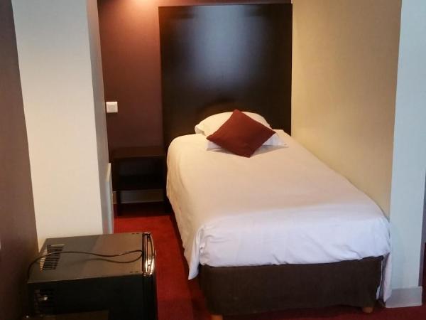 Hotel Canal Aigues Mortes : photo 2 de la chambre chambre triple supérieure « panama »
