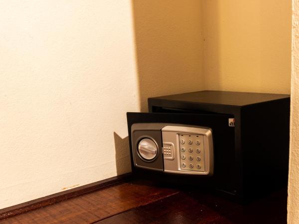 The Beach Cafe : photo 9 de la chambre chambre double deluxe avec balcon - vue sur mer