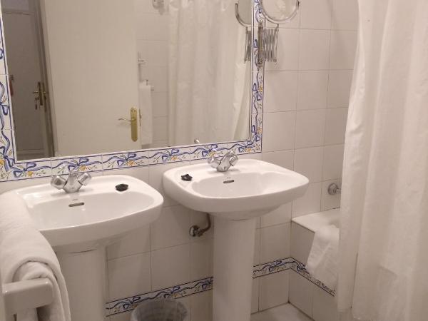 Hotel Simon : photo 4 de la chambre chambre familiale (4 adultes) 