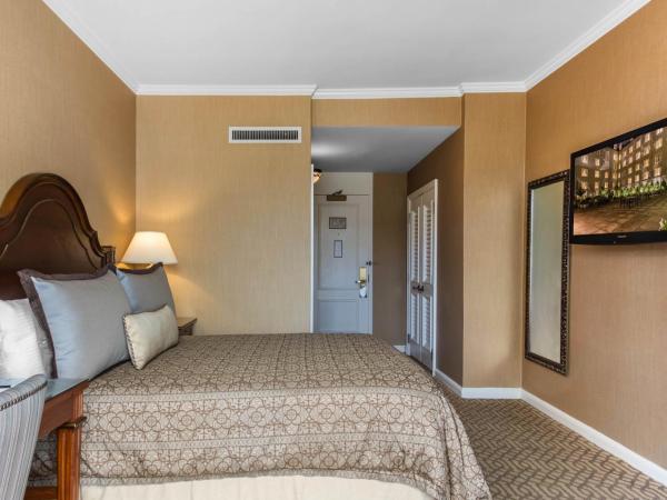 Omni Royal Orleans Hotel : photo 10 de la chambre chambre lit queen-size - vue sur cour