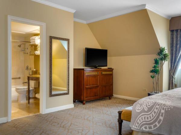 Omni Royal Orleans Hotel : photo 3 de la chambre petite suite lit king-size