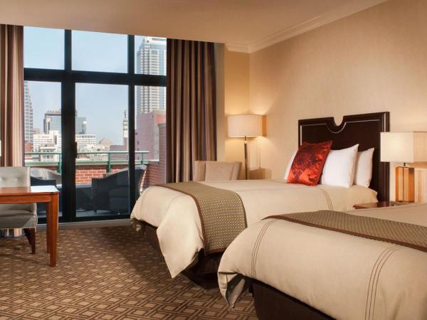 Omni Severin Hotel : photo 4 de la chambre chambre premier avec 2 lits doubles - vue sur ville