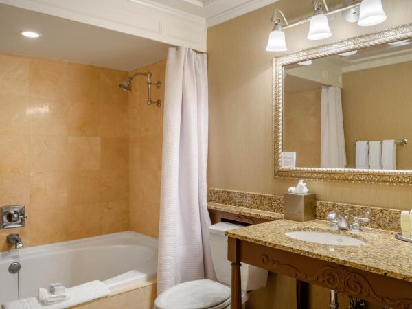 Omni Royal Orleans Hotel : photo 4 de la chambre chambre lit king-size premier avec jacuzzi 
