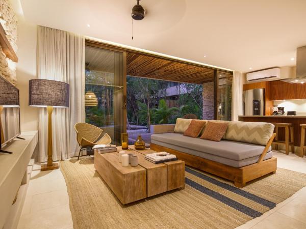 Copal Tulum Hotel : photo 4 de la chambre appartement de luxe jungle 1 chambre avec 2 lits simples, 1 canapé-lit king-size et piscine privée - vue sur jardin