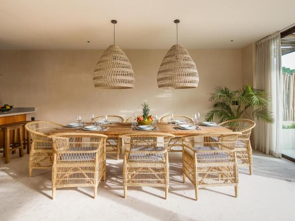 Copal Tulum Hotel : photo 10 de la chambre appartement de luxe jungle 2 chambres avec 1 lit king-size, 2 lits simples, 1 canapé-lit king-size et terrasse - vue sur jardin