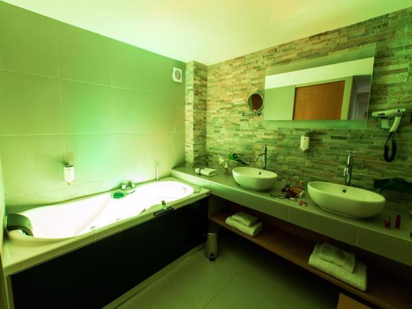 Photo 4 de la chambre suite duplex avec baignoire spa