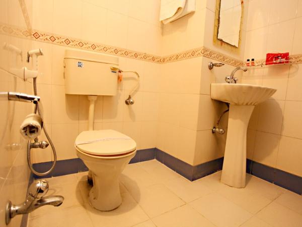 Hotel Moon Light Palace : photo 5 de la chambre chambre double ou lits jumeaux avec salle de bains commune