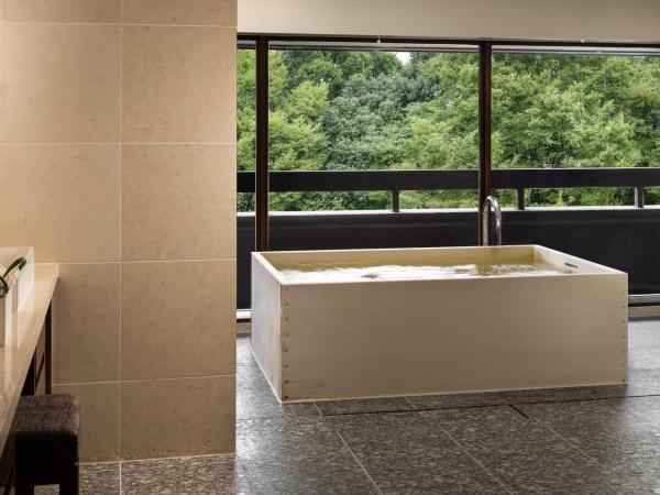 Hyatt Regency Kyoto : photo 4 de la chambre chambre double de luxe avec 2 lits doubles et balcon