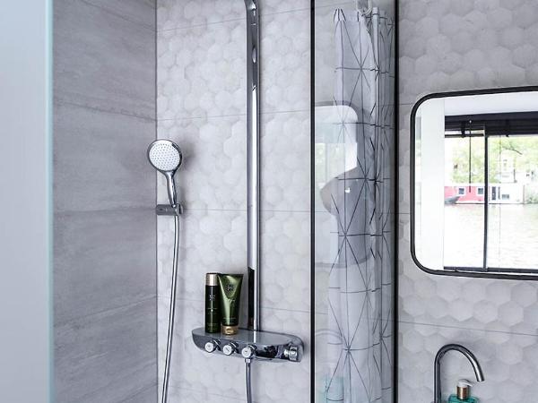 Houseboat Amsterdam - Room with a view : photo 1 de la chambre chambre double deluxe avec salle de bains privative - vue sur rivière