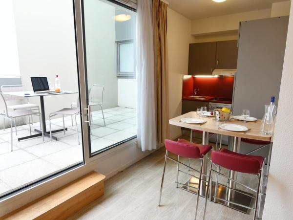 Appart-Htel Mer & Golf City Bordeaux Bassins  flot : photo 5 de la chambre suite avec terrasse 