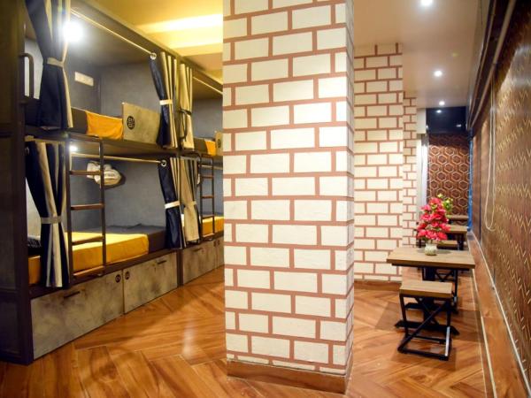 CHARYANA HOTEL AC DORMITORY : photo 4 de la chambre lit superposé dans dortoir mixte