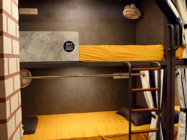 CHARYANA HOTEL AC DORMITORY : photo 6 de la chambre dortoir pour femmes 4 lits