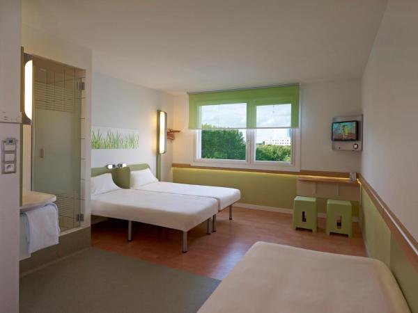 ibis budget Warszawa Reduta : photo 3 de la chambre chambre triple standard