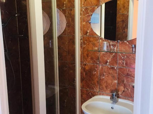 Paris Hôtel Le Mediterraneen : photo 1 de la chambre chambre simple standard