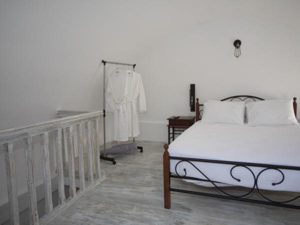 Villa Galaxy Santorini : photo 2 de la chambre suite deluxe avec jacuzzi extérieur - en duplex