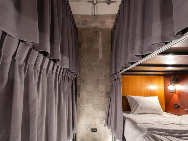 Luk Hostel : photo 7 de la chambre lit simple dans dortoir pour femmes