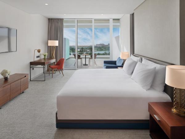 JA The Resort - JA Lake View Hotel, Dubai : photo 2 de la chambre suite 2 chambres avec jacuzzi extérieur