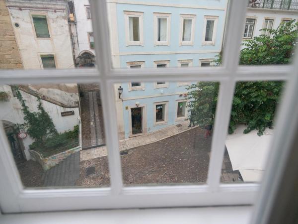 Change The World Hostels - Coimbra - Almedina : photo 10 de la chambre chambre double deluxe avec salle de bains privative