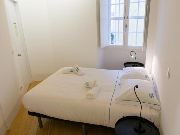 Change The World Hostels - Coimbra - Almedina : photo 7 de la chambre chambre double avec salle de bains privative