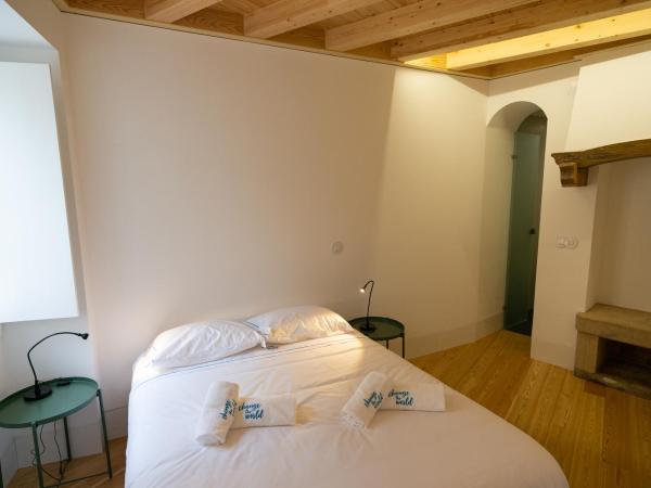 Change The World Hostels - Coimbra - Almedina : photo 2 de la chambre chambre double avec salle de bains privative