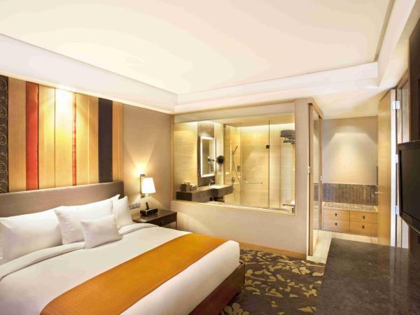 Holiday Inn New Delhi Mayur Vihar Noida, an IHG Hotel : photo 8 de la chambre suite 1 chambre lit king-size - accès au salon