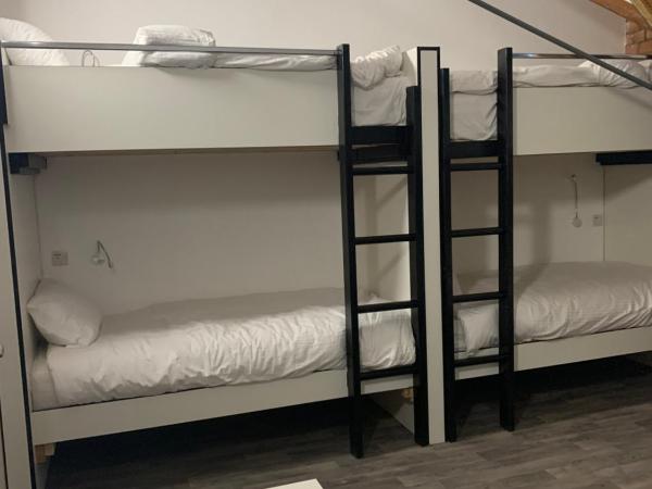 Rahman Hostel : photo 3 de la chambre lit dans dortoir pour hommes de 14 lits