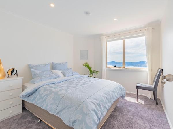 Nature & Relax House, Panoramic sea view, Free parking 37 : photo 2 de la chambre chambre lit queen-size avec salle de bains commune