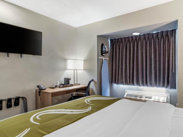 Quality Inn Downtown - near Market Square : photo 2 de la chambre chambre lit queen-size - non-fumeurs