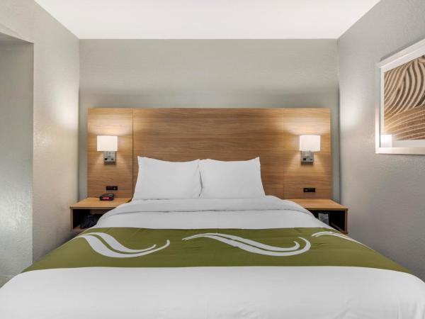 Quality Inn Downtown - near Market Square : photo 4 de la chambre chambre lit queen-size - non-fumeurs