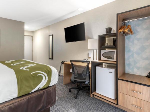 Quality Inn Downtown - near Market Square : photo 8 de la chambre chambre lit king-size - non-fumeurs