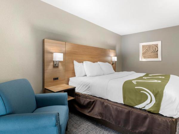 Quality Inn Downtown - near Market Square : photo 7 de la chambre chambre lit king-size - non-fumeurs