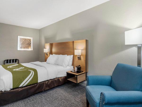 Quality Inn Downtown - near Market Square : photo 4 de la chambre chambre lit king-size - non-fumeurs