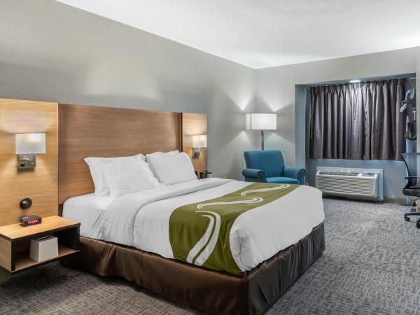 Quality Inn Downtown - near Market Square : photo 2 de la chambre chambre lit king-size - non-fumeurs