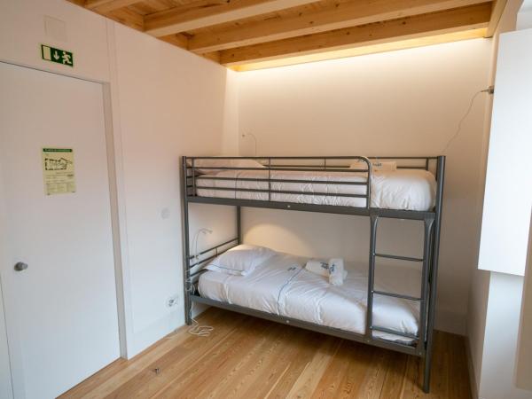 Change The World Hostels - Coimbra - Almedina : photo 4 de la chambre lit dans dortoir mixte de 3 lits