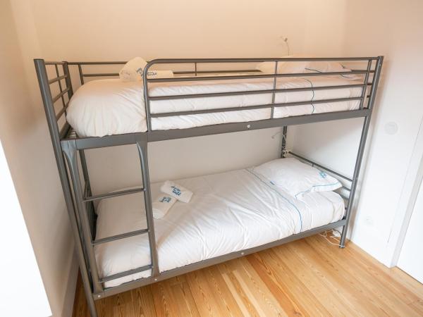 Change The World Hostels - Coimbra - Almedina : photo 8 de la chambre lit dans dortoir mixte de 3 lits