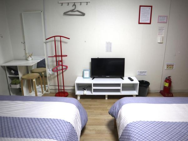 Jeong House : photo 8 de la chambre chambre quadruple Économique avec salle de bains commune