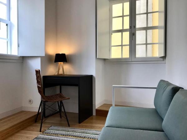 Change The World Hostels - Coimbra - Almedina : photo 5 de la chambre chambre double deluxe avec salle de bains privative