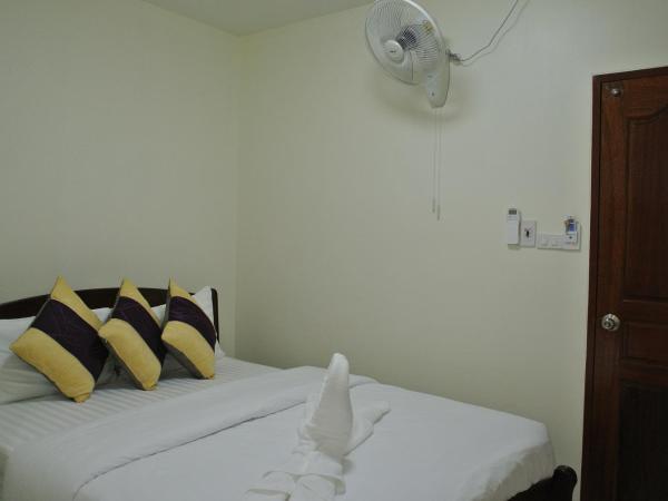 Baan Taweesuk Guest House : photo 3 de la chambre chambre double supérieure