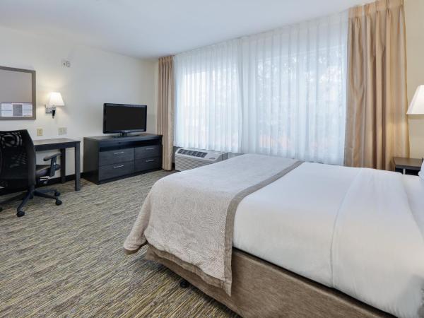 Candlewood Suites Dallas Market Center-Love Field, an IHG Hotel : photo 2 de la chambre studio queen suite with accessible roll in shower - non-smoking