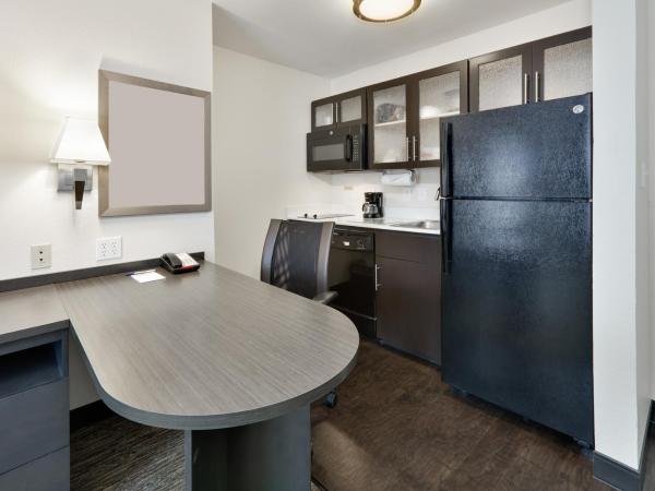 Candlewood Suites Dallas Market Center-Love Field, an IHG Hotel : photo 5 de la chambre suite lit queen-size