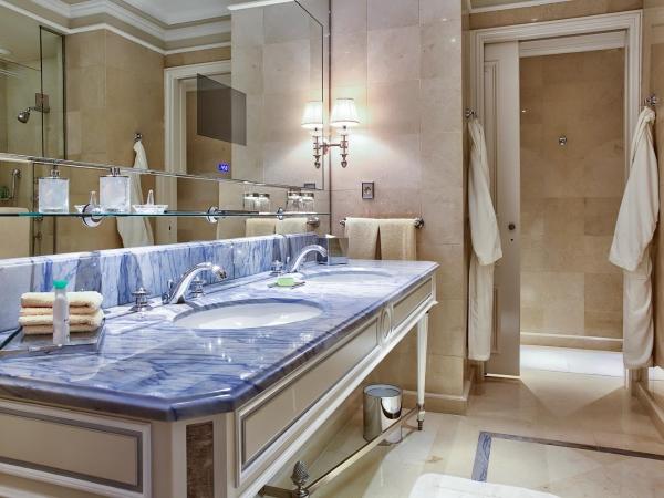 Four Seasons Hotel George V Paris : photo 3 de la chambre suite deluxe avec lit king-size