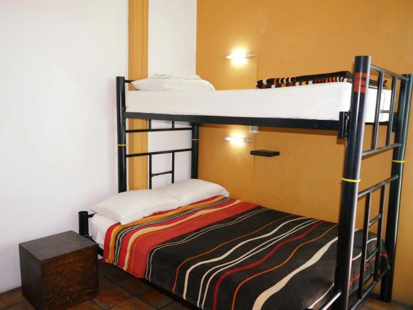 Hostel Hospedarte Centro : photo 1 de la chambre chambre quadruple avec salle de bains commune