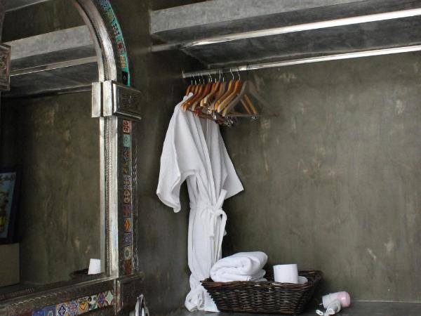 Villa Thapae : photo 7 de la chambre chambre double standard avec balcon 
