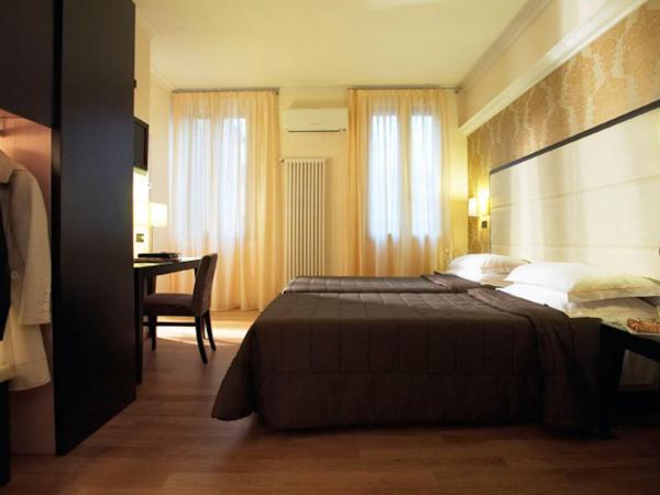 Hotel Touring : photo 2 de la chambre chambre double ou lits jumeaux or
