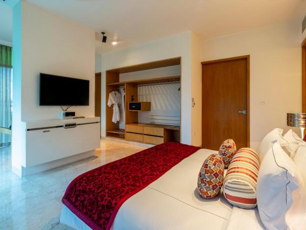 Vivanta Bengaluru, Whitefield : photo 3 de la chambre premium suite pool view king bed