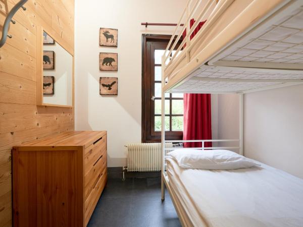 Chamonix Lodge : photo 2 de la chambre chambre lits jumeaux avec salle de bains commune