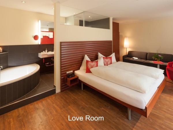 Hotel Hirschen - Grindelwald : photo 2 de la chambre chambre double amour avec balcon
