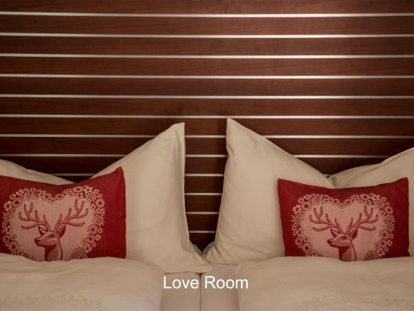 Hotel Hirschen - Grindelwald : photo 3 de la chambre chambre double amour avec balcon